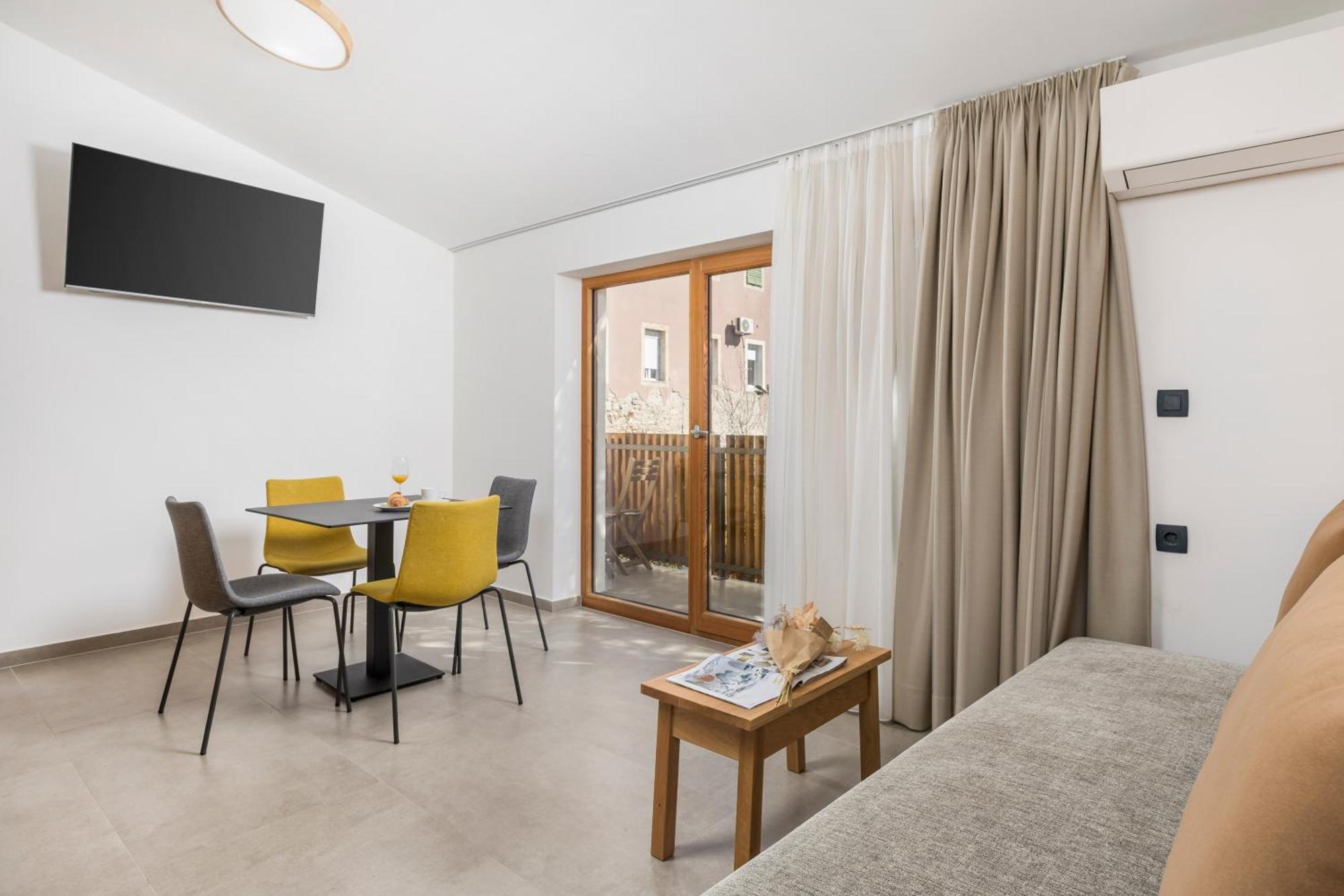 Pula Residence Rooms And Apartments Old City Center Экстерьер фото