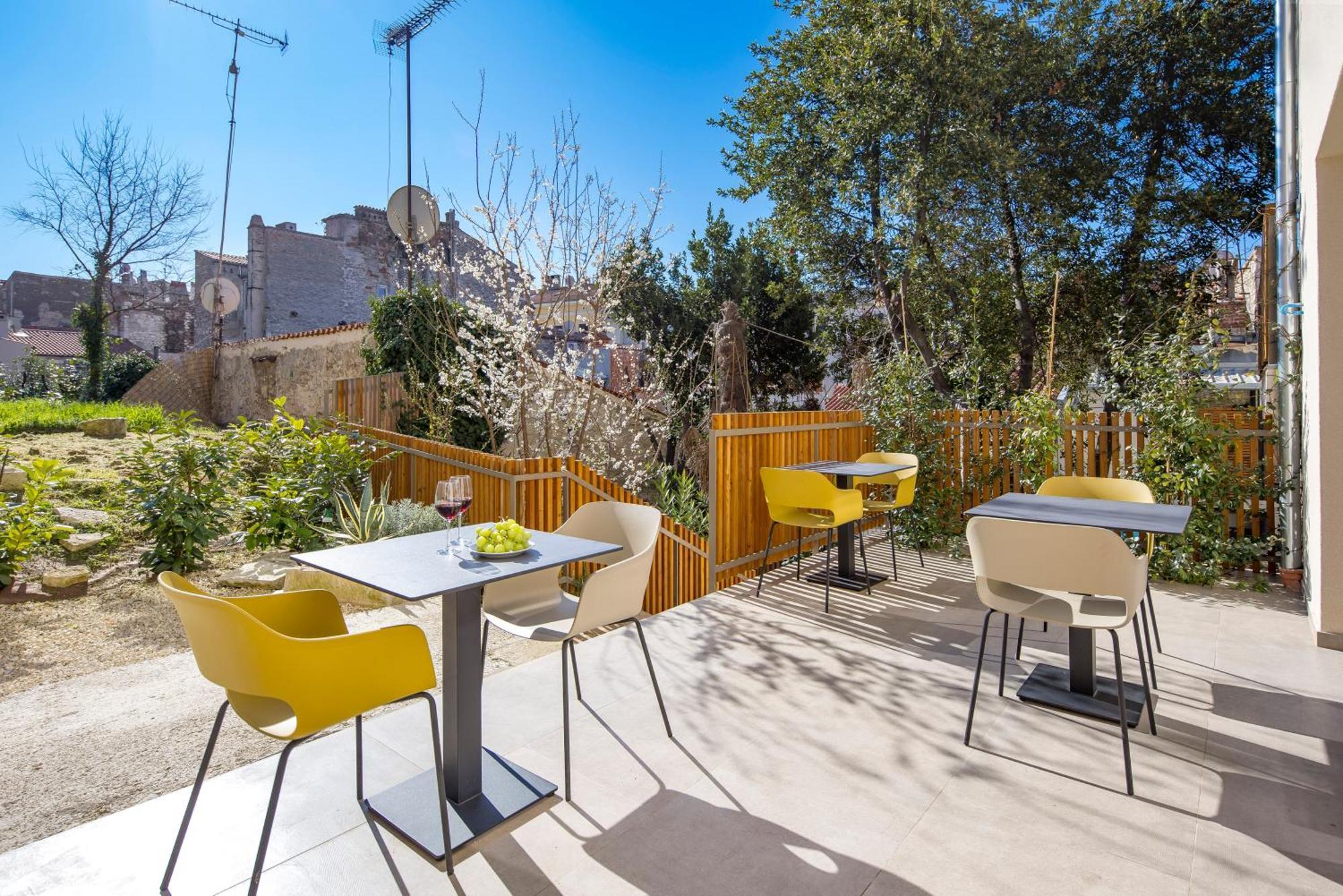 Pula Residence Rooms And Apartments Old City Center Экстерьер фото