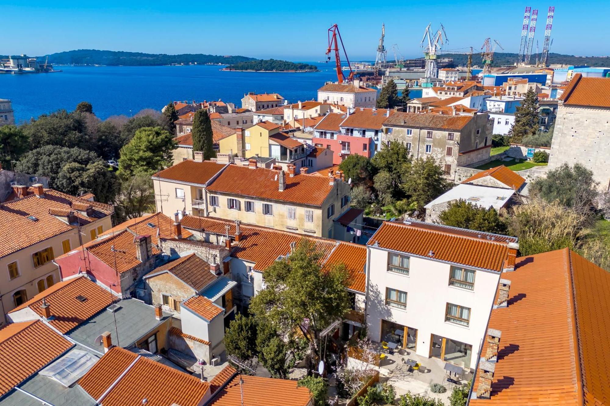 Pula Residence Rooms And Apartments Old City Center Экстерьер фото