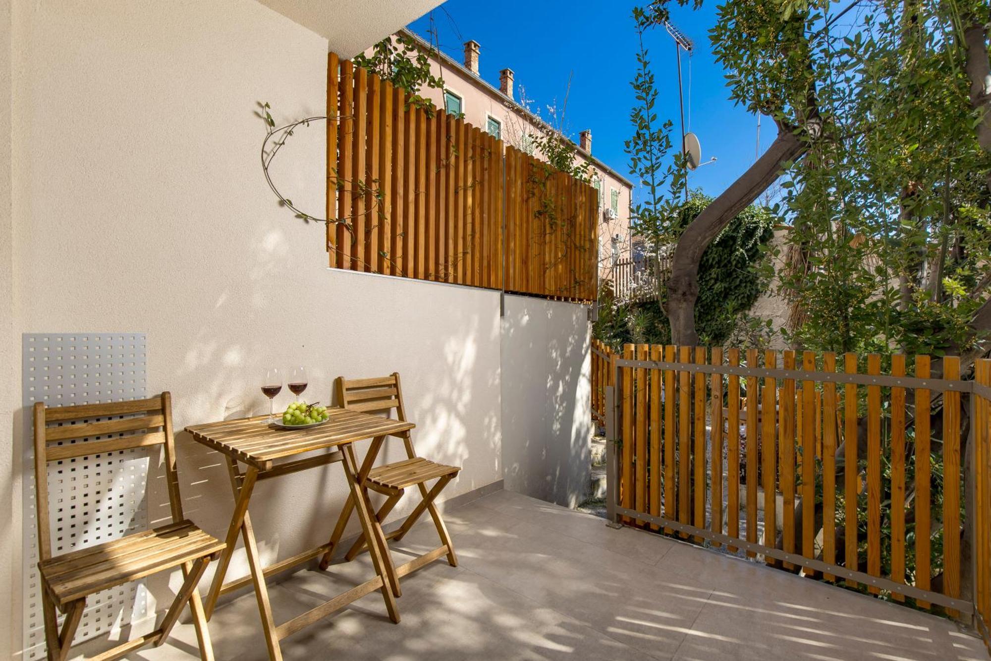Pula Residence Rooms And Apartments Old City Center Экстерьер фото